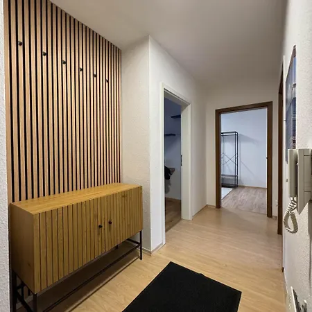 Kms Homes - Garden - Netflix - Modern