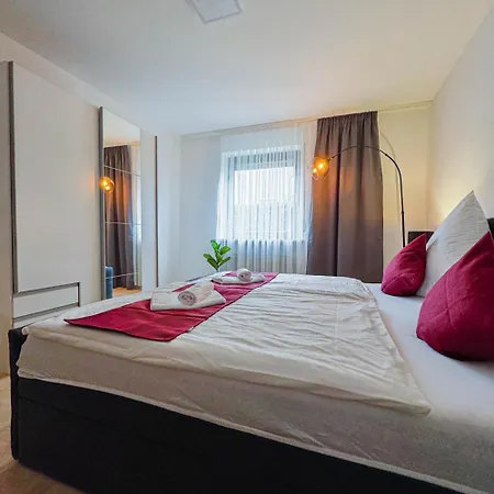 Kms Homes - Garden - Netflix - Modern *