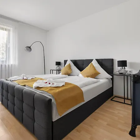 Kms Homes - Garden - Netflix - Modern