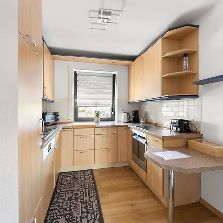 Kms Homes - Garden - Netflix - Modern