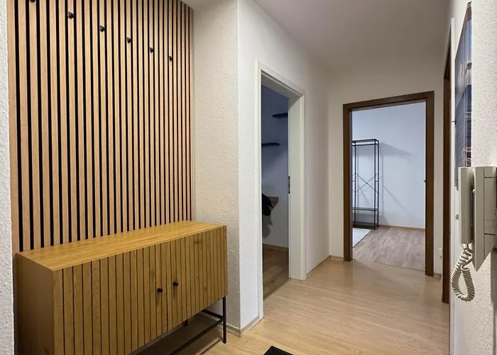 Kms Homes - Garden - Netflix - Modern